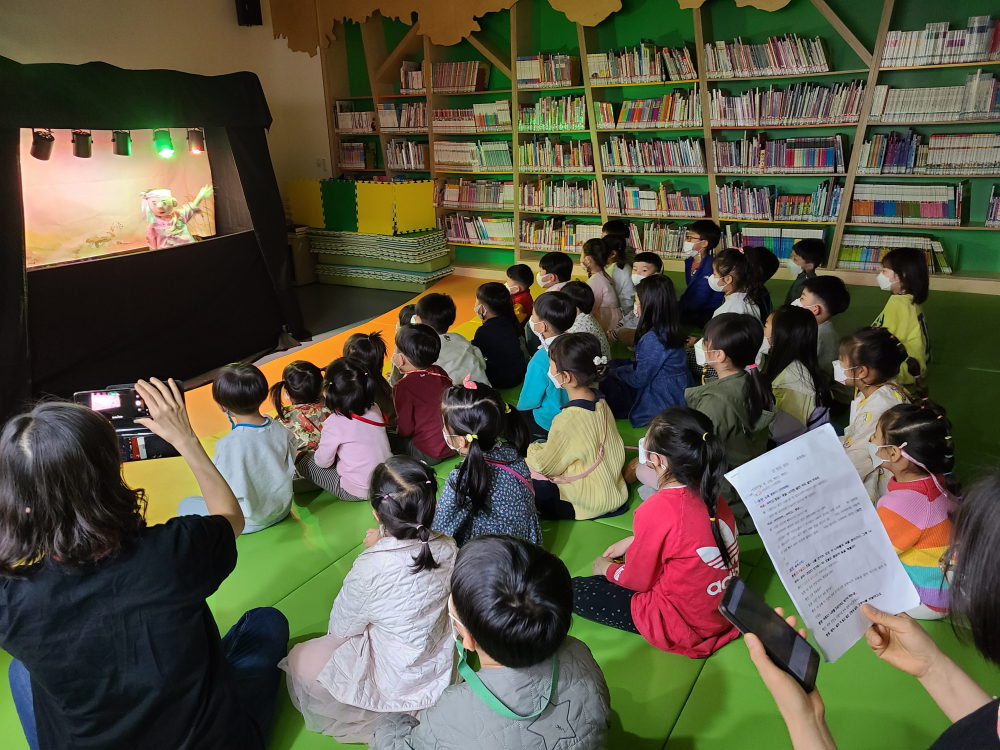 2021 도서관주간 행사('단 방귀장수' 인형극 공연) 첨부이미지 : 20210418_140824.jpg